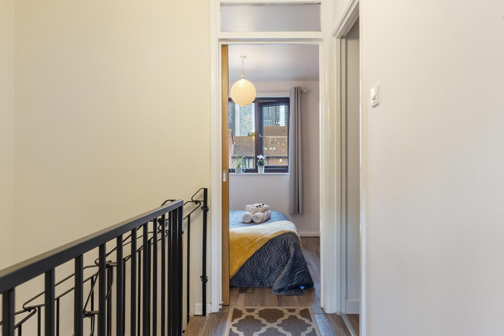 Short At Claire Place Apartment *
