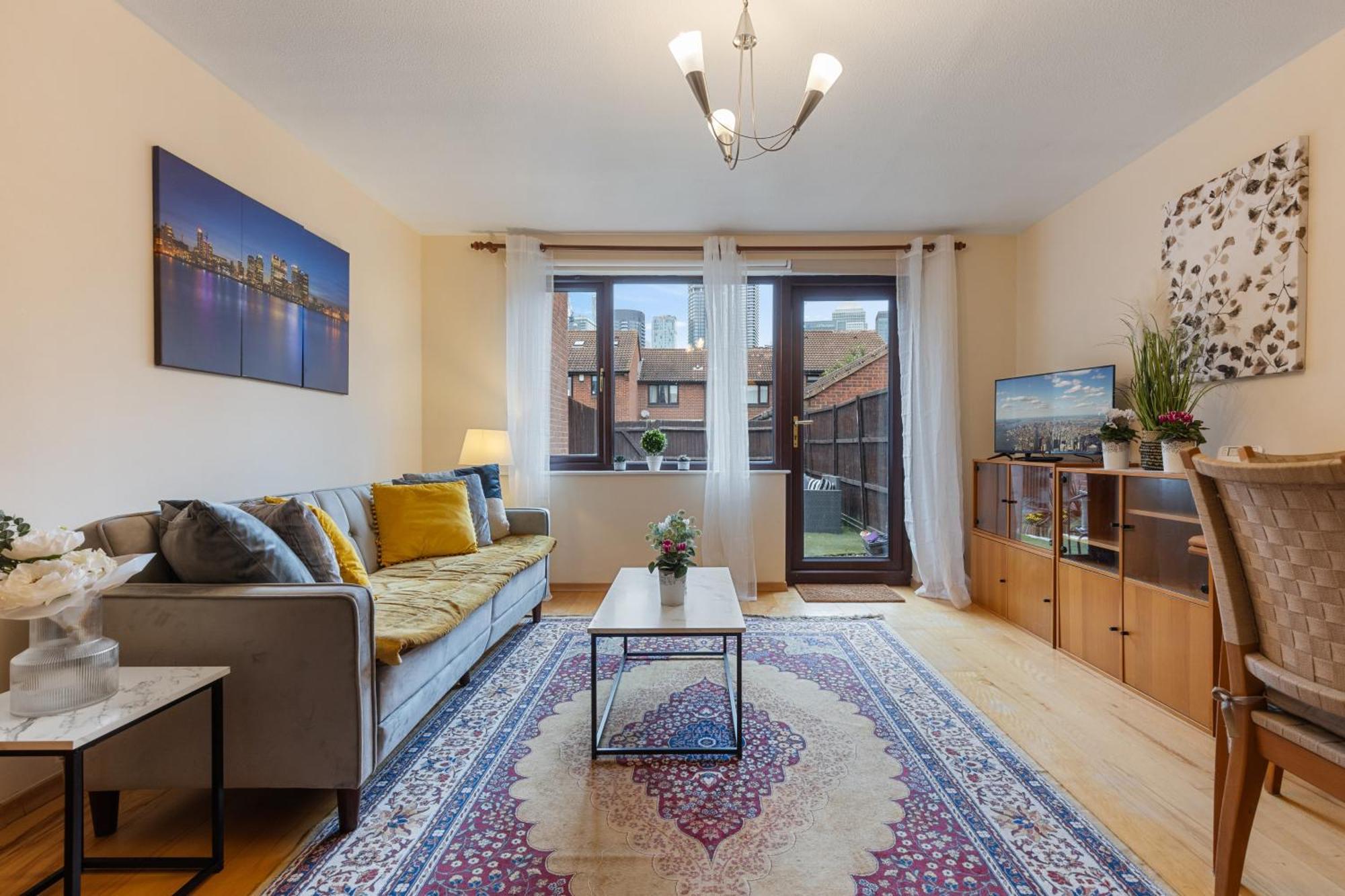 Short At Claire Place Apartment