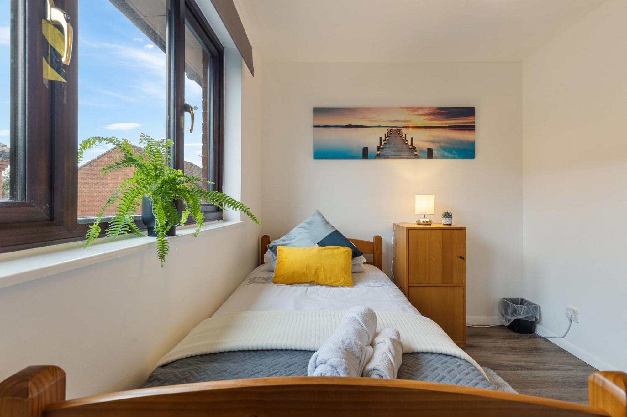Apartment Short At Claire Place *