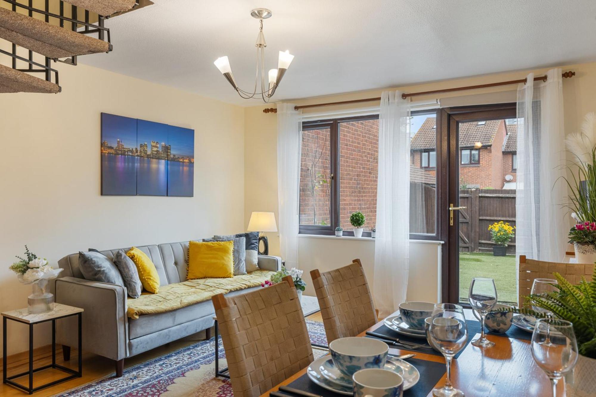 Short At Claire Place Apartment