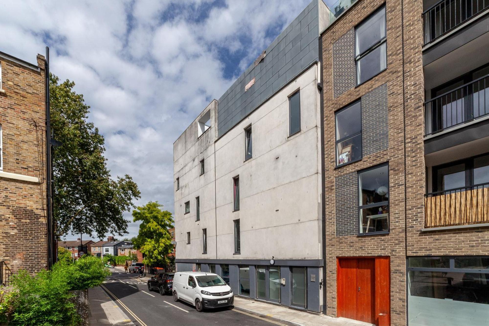 Modern 3 Bed & 3 Bathrooms Flat, Hackney Downs Appartement Londen