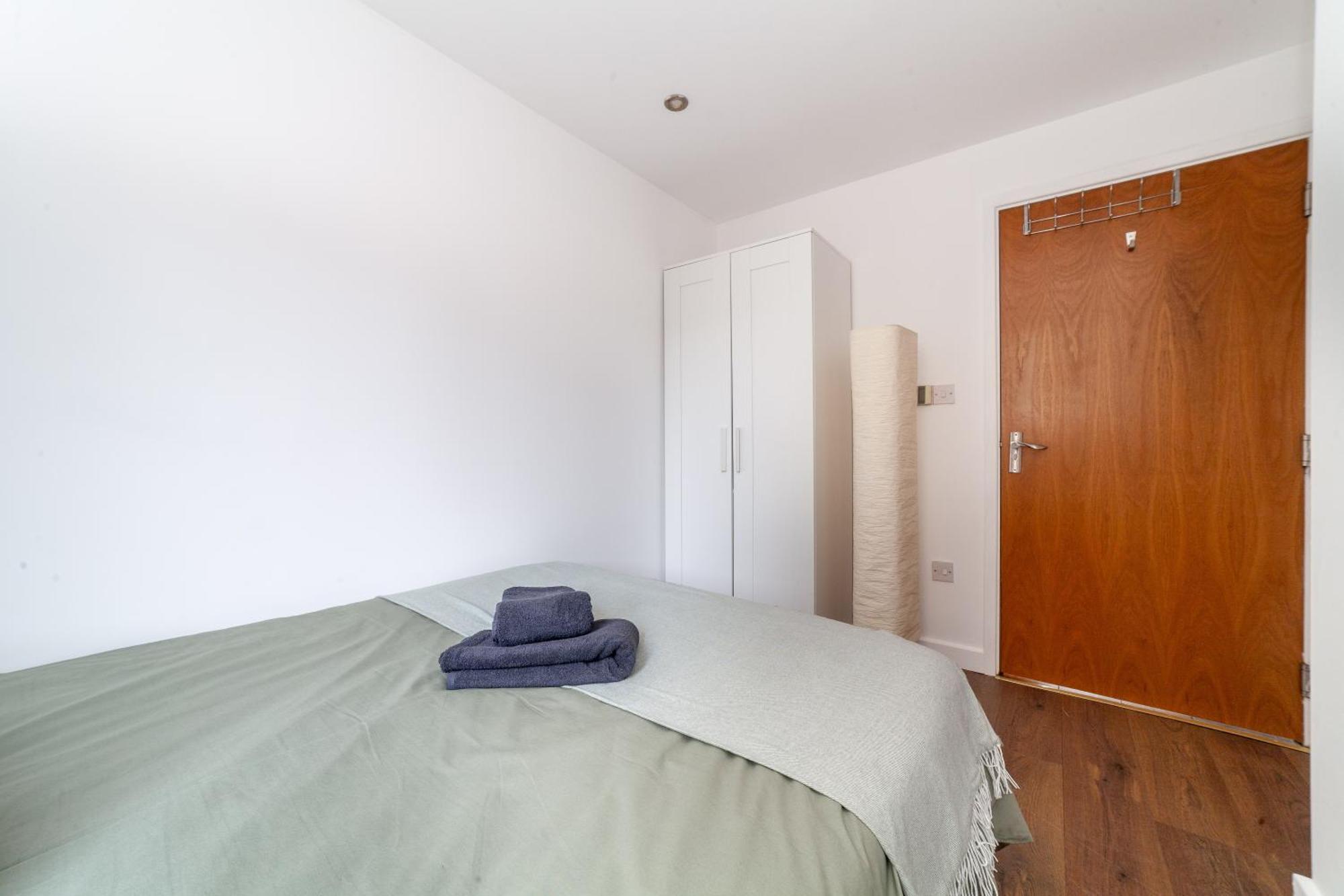 Modern 3 Bed & 3 Bathrooms Flat, Hackney Downs Londen