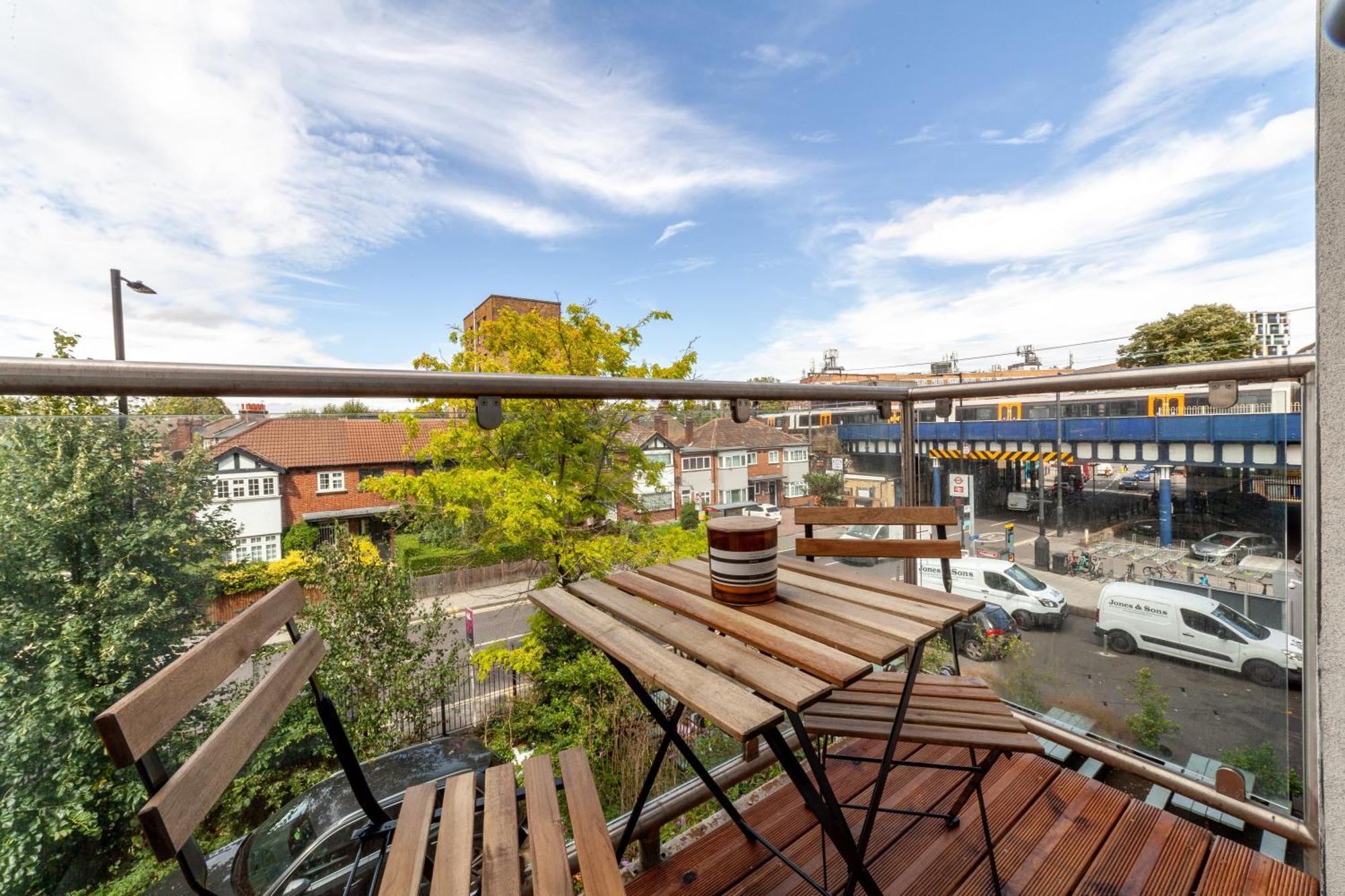 Modern 3 Bed & 3 Bathrooms Flat, Hackney Downs * Londen