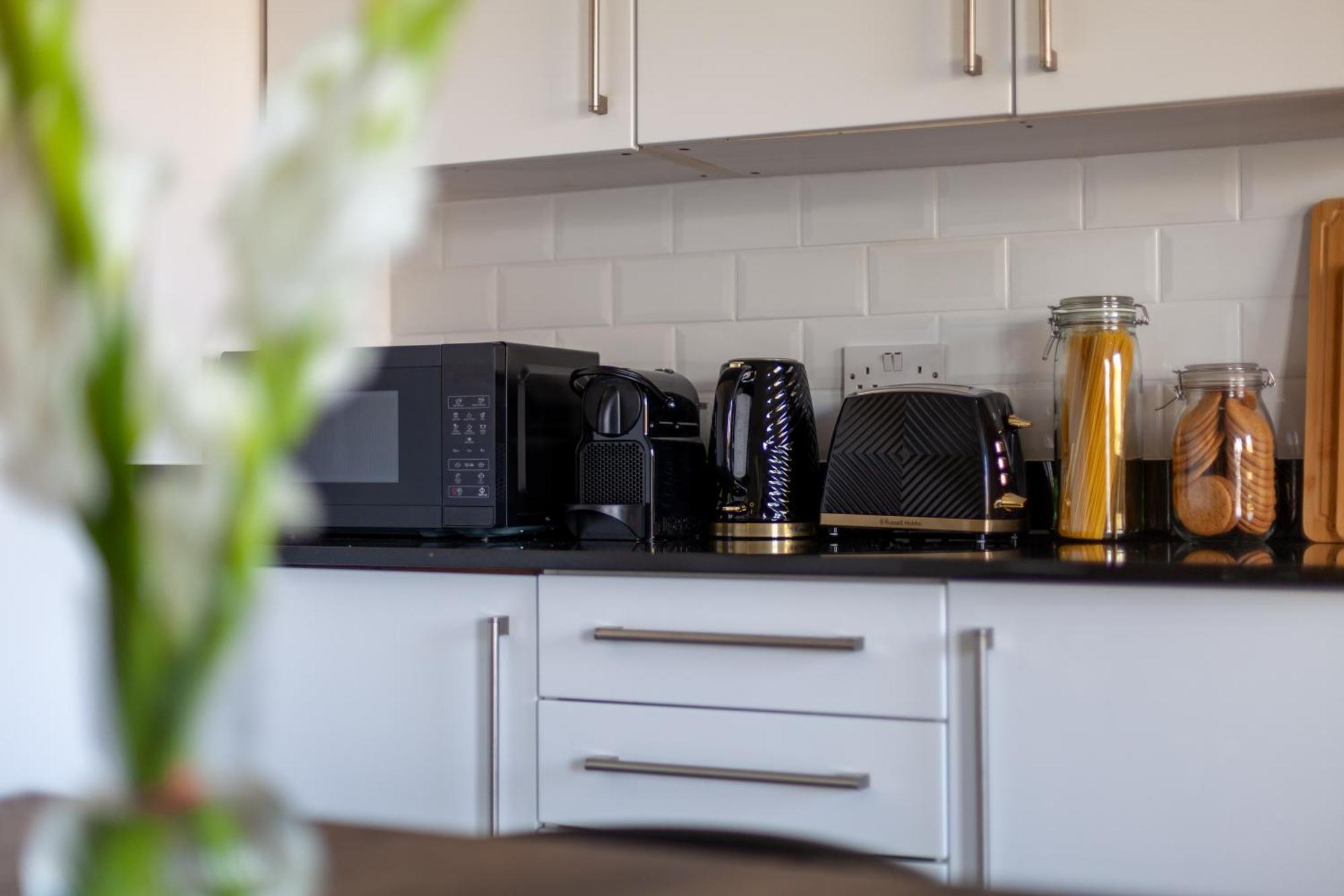 Modern 3 Bed & 3 Bathrooms Flat, Hackney Downs Londen