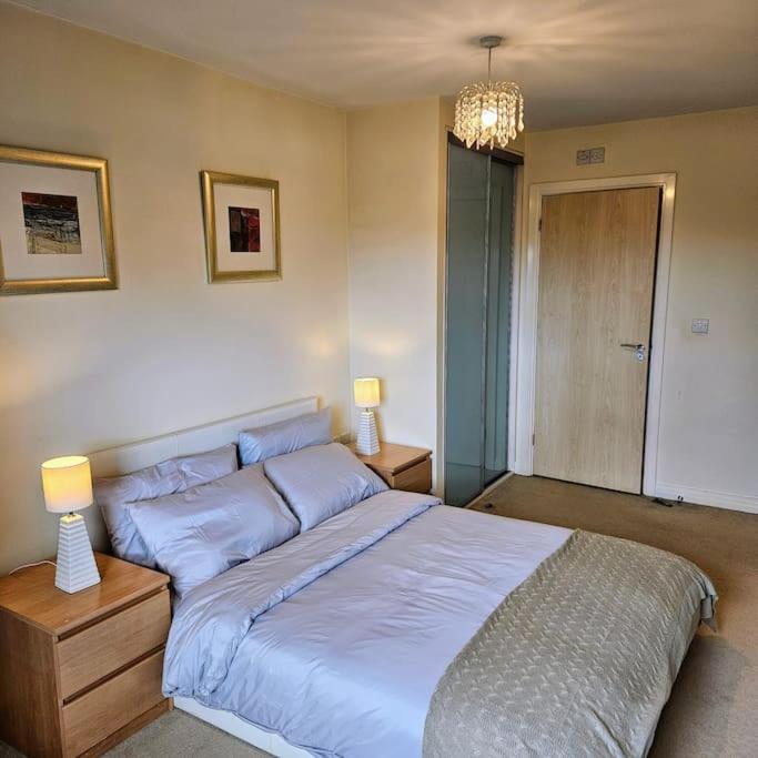 Lovely 2bed 2bath Flat In North Acton Apartment