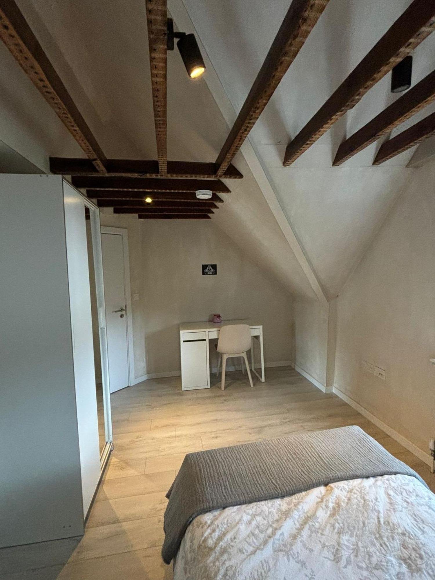 Ensuite With Private Bathroom, Londen
