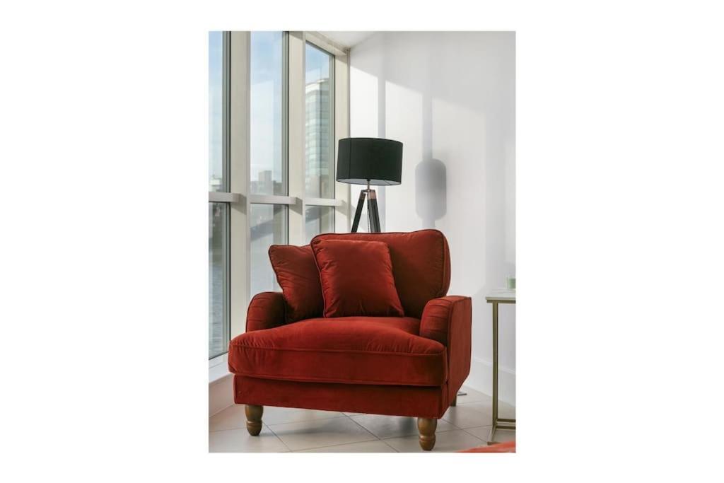 2 Bed Riverside Flat With Breath Taking Views Apartamento *