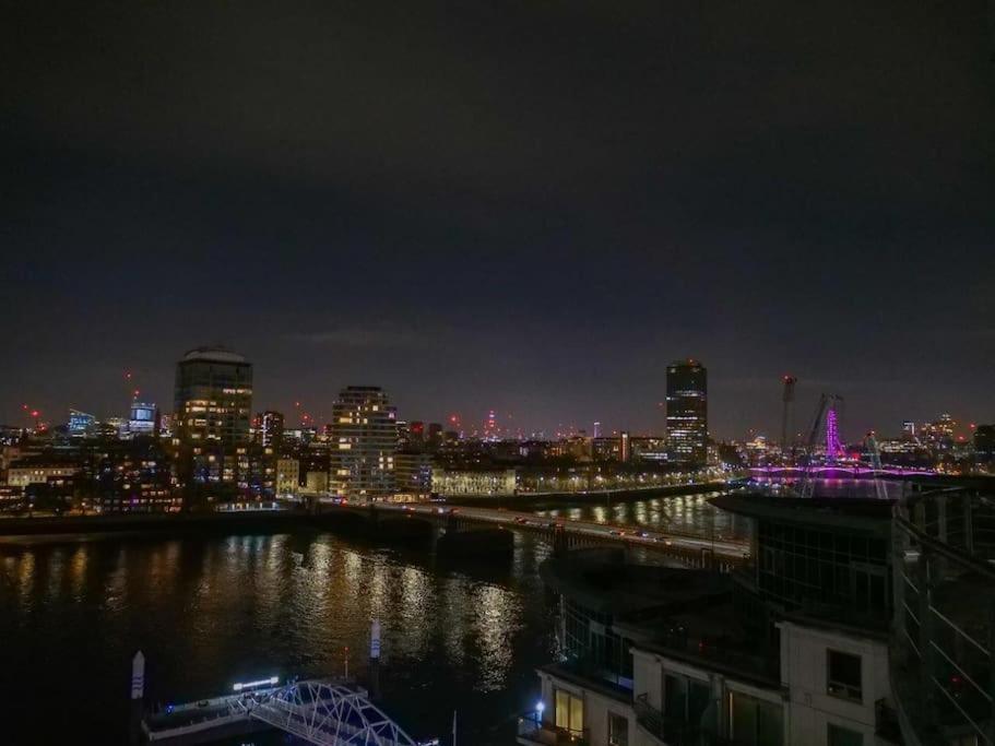 2 Bed Riverside Flat With Breath Taking Views Londres