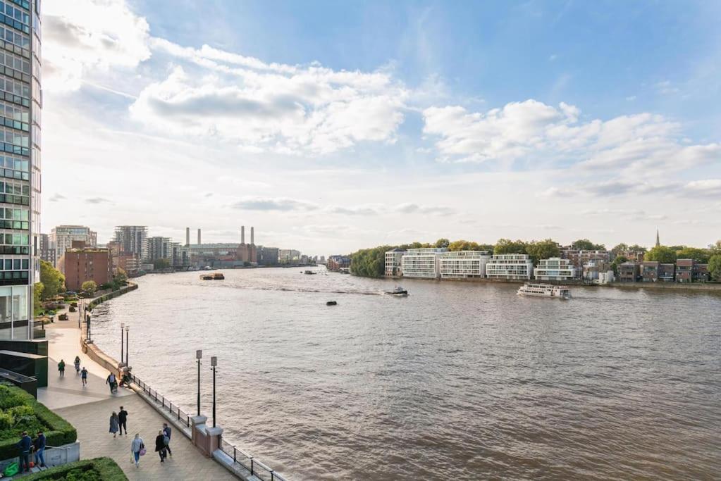 2 Bed Riverside Flat With Breath Taking Views * Londres