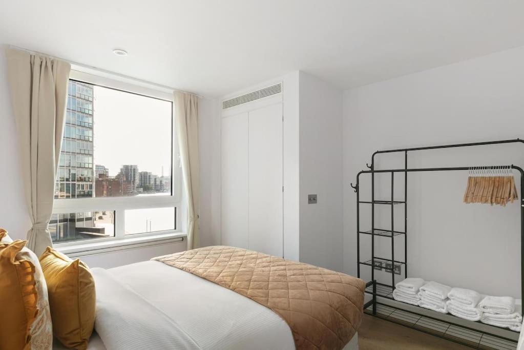 2 Bed Riverside Flat With Breath Taking Views * Londres