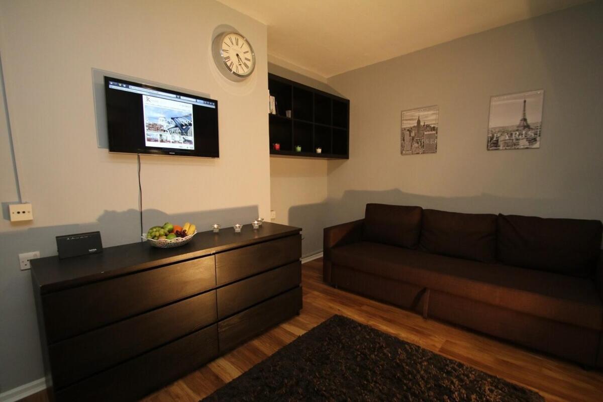 Molesey Apartment *