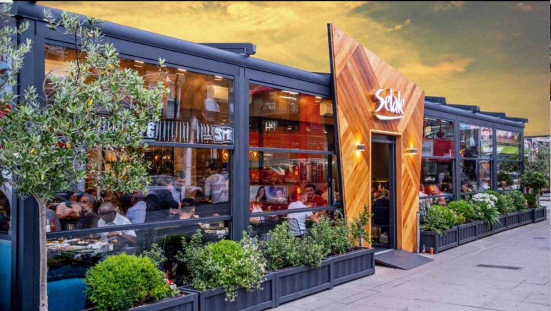 Unwind In Style 2br With Cozy Backyard For Groups Apartamento Londres