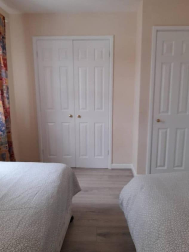 Holiday home Lovely 2-bedrooom Home, Away From London