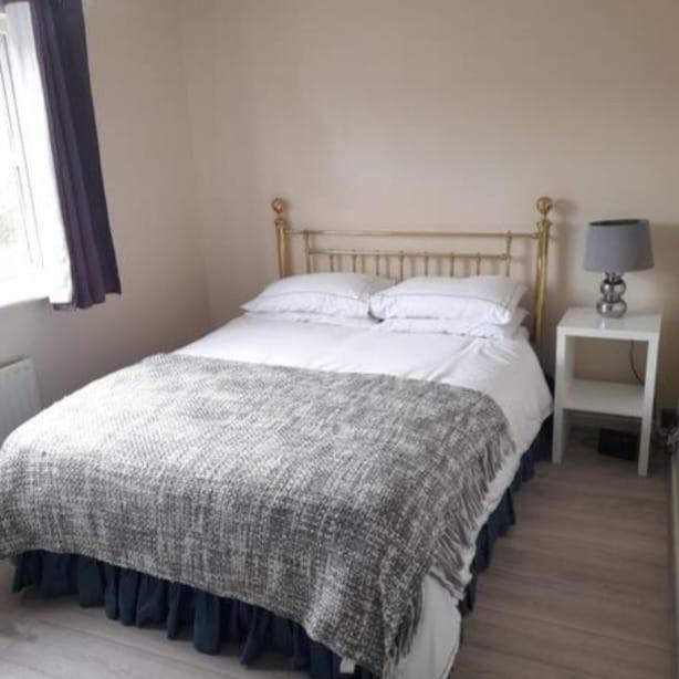 Lovely 2-bedrooom Home, Away From * London