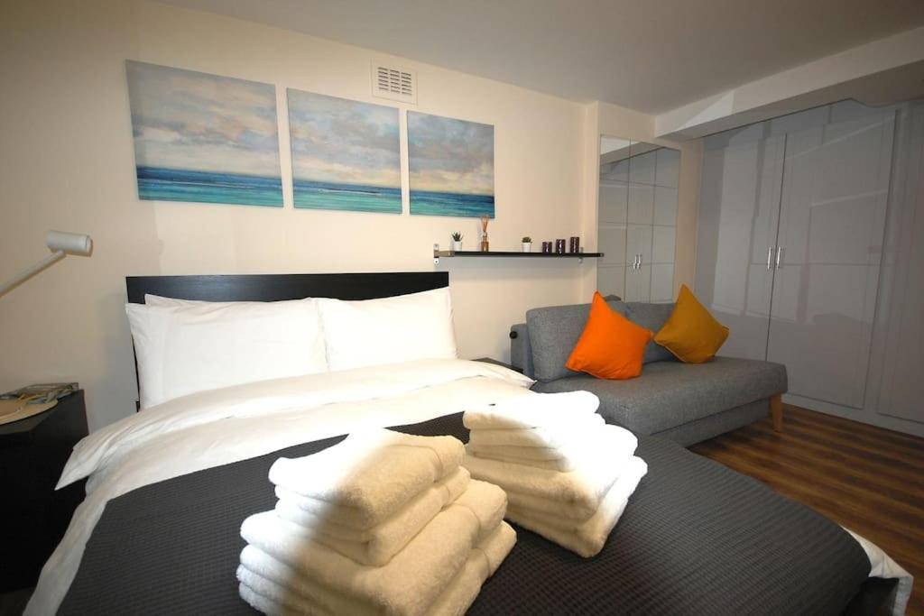 Newly Refurbished - Flat 8 *