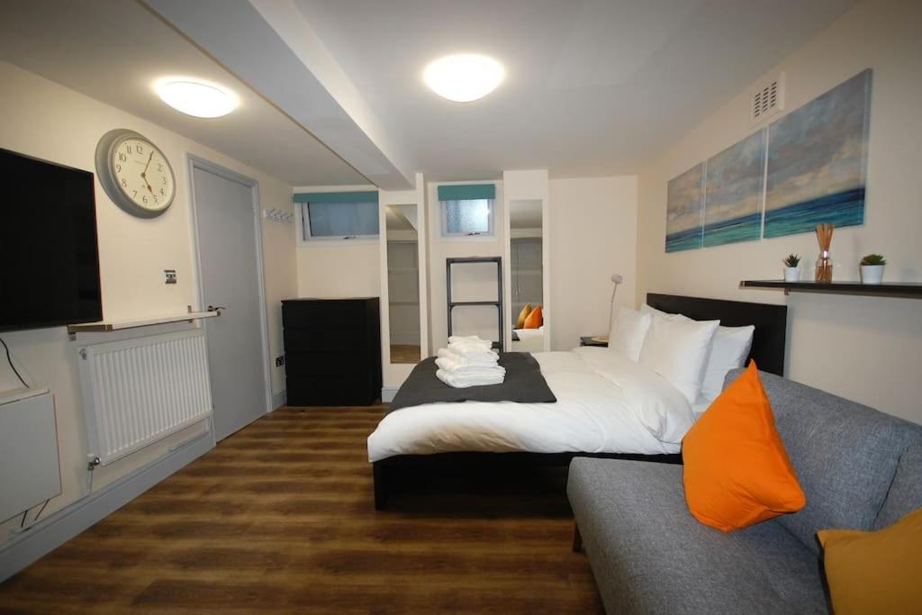 Newly Refurbished - Flat 8