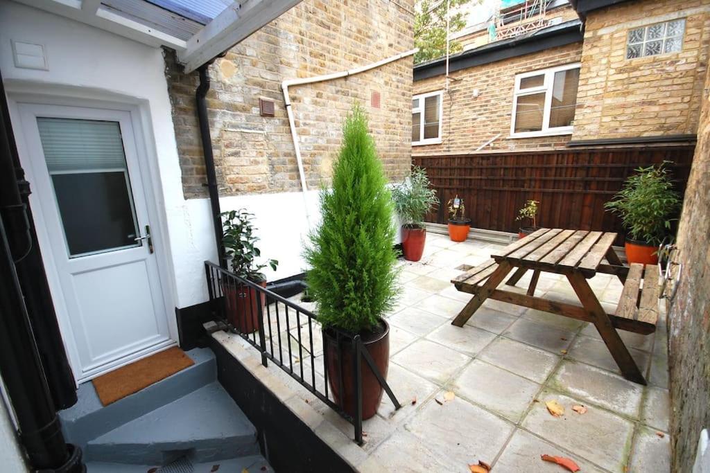 Newly Refurbished - Flat 8 * London