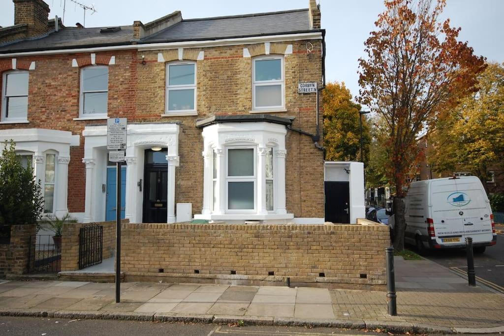 Newly Refurbished - Flat 8 Apartment *