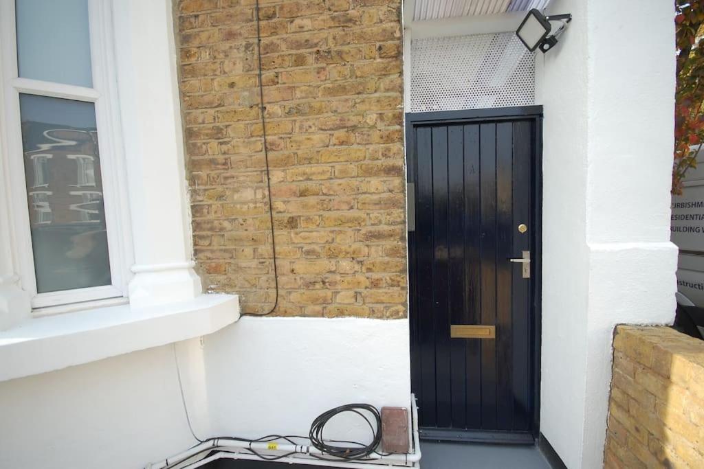 Apartment Newly Refurbished - Flat 8 *