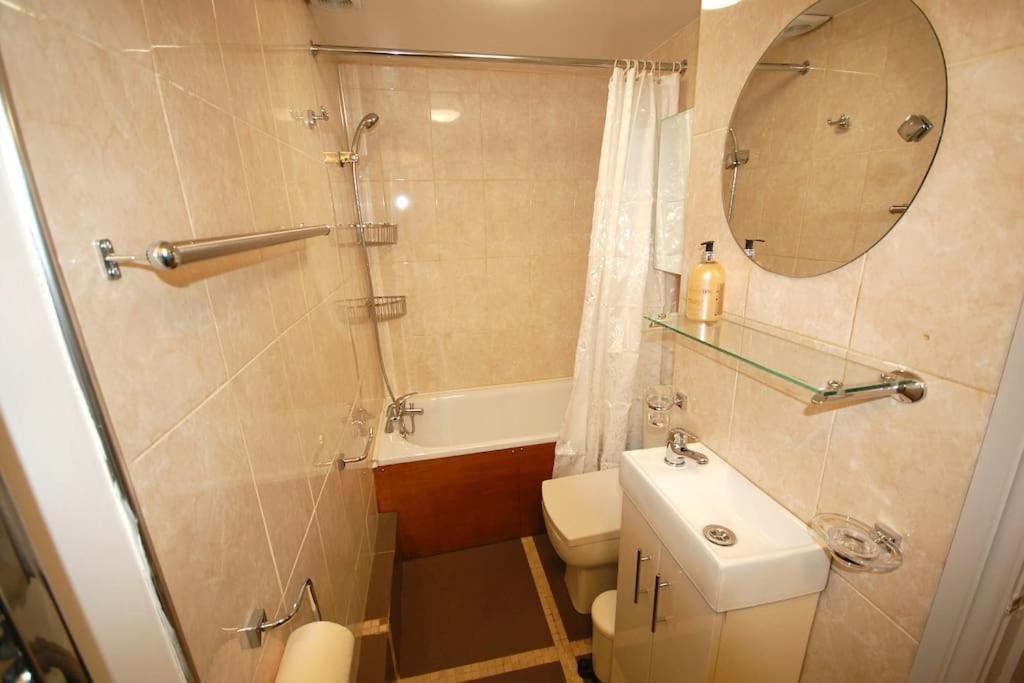 Apartment Newly Refurbished - Flat 8 London