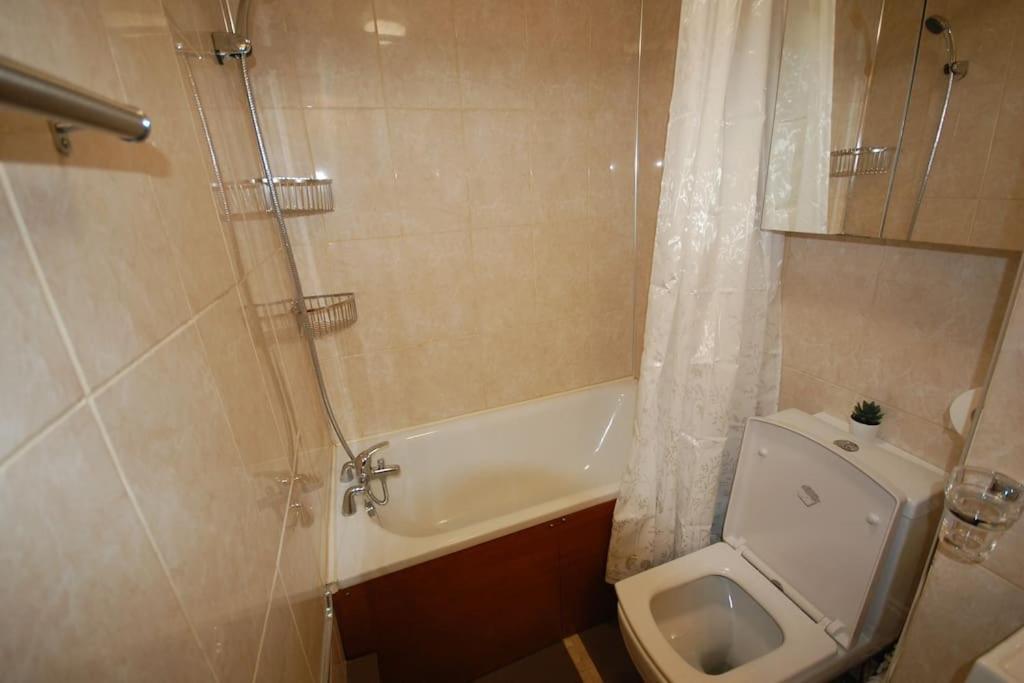 Newly Refurbished - Flat 8 *