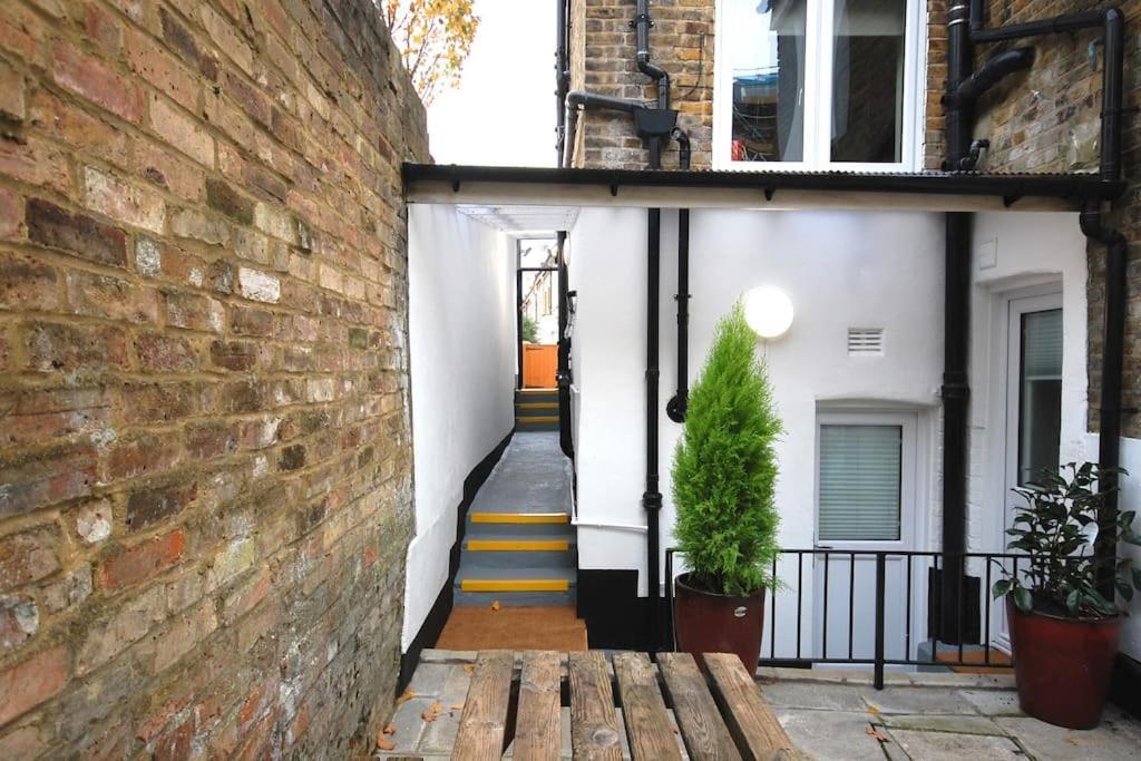 Newly Refurbished - Flat 8 Apartment