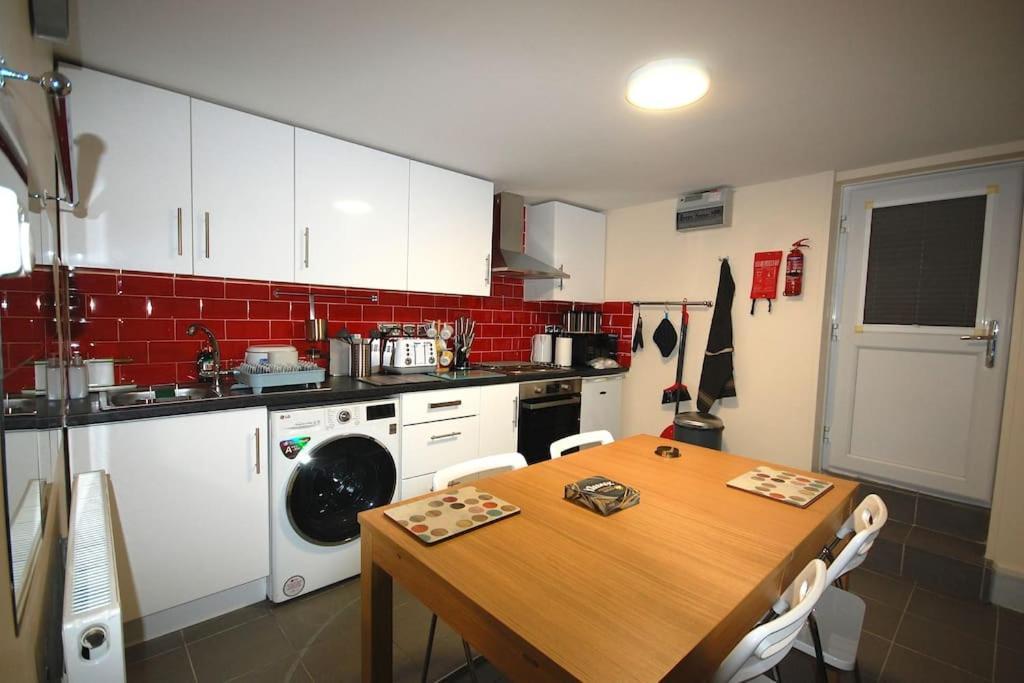 Newly Refurbished - Flat 8 Apartment London