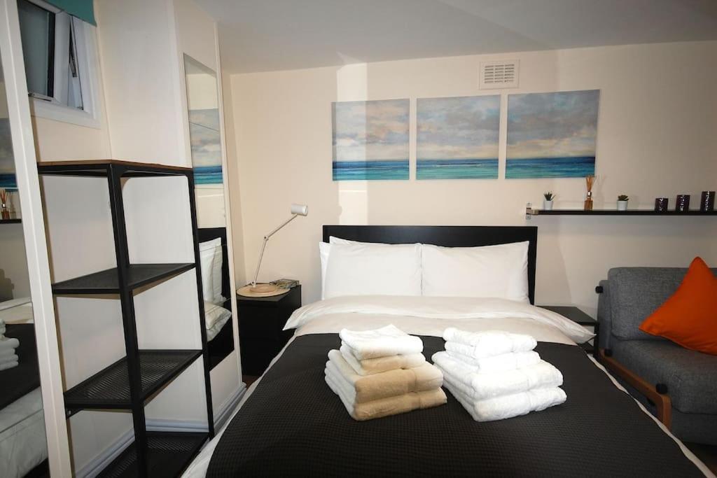 Newly Refurbished - Flat 8 *