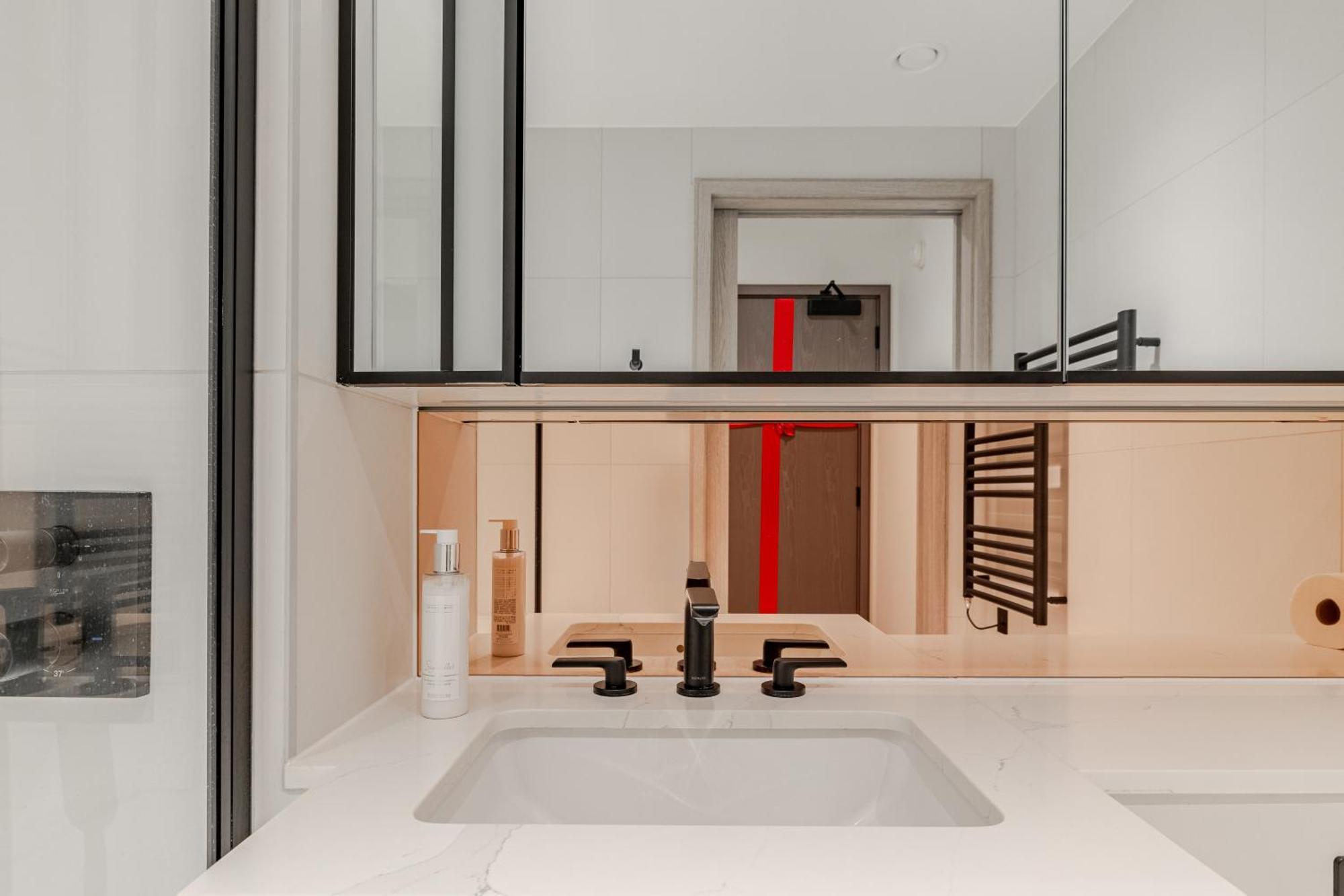 The Percy's Living Canary Wharf Apartment *