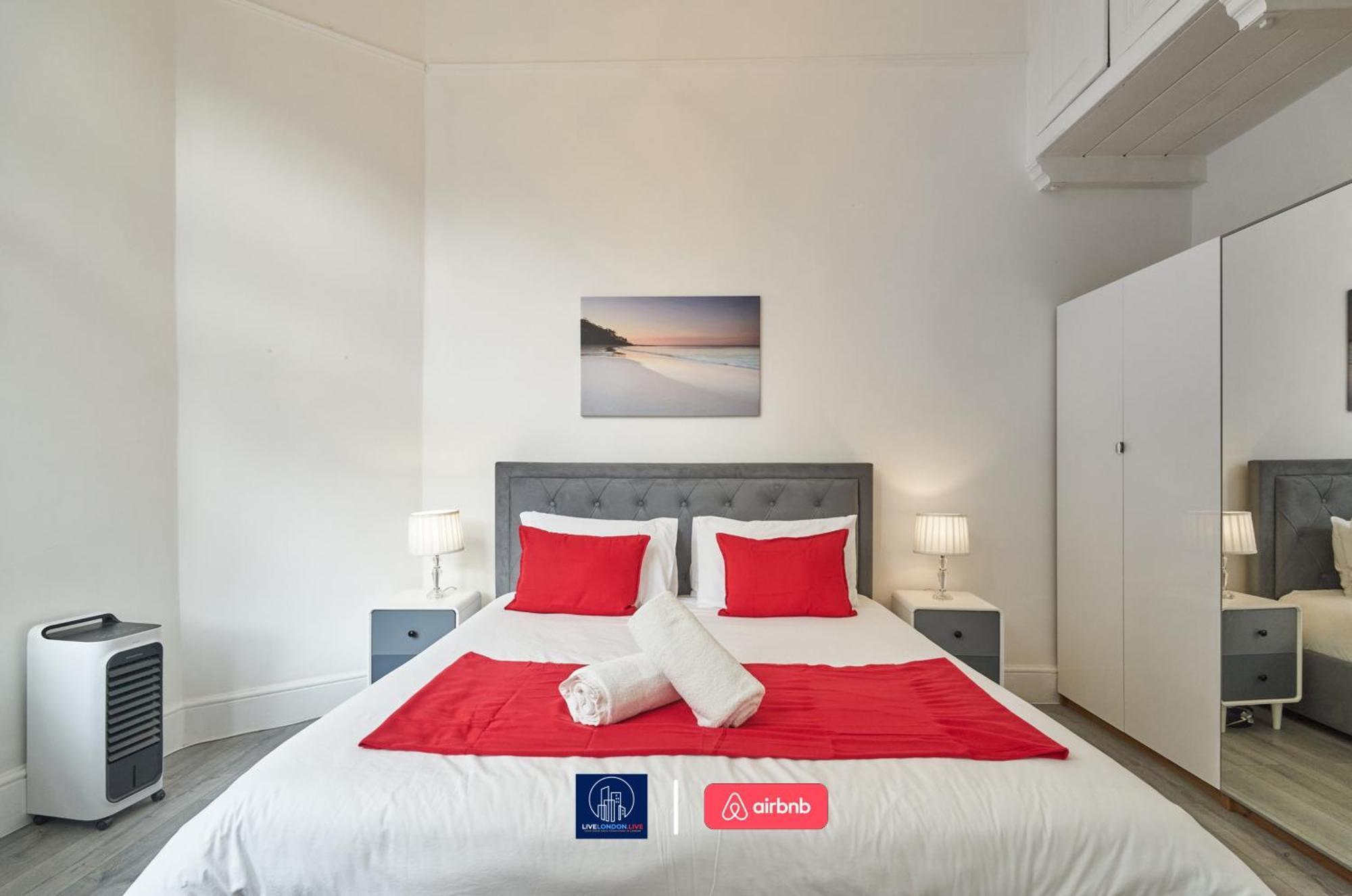 Last-minute Escape L Sleeps Up To 4 Guests L One-bedroom With King Bed And High Ceilings Near Camden By Live Short Lets & Serviced Apartment London