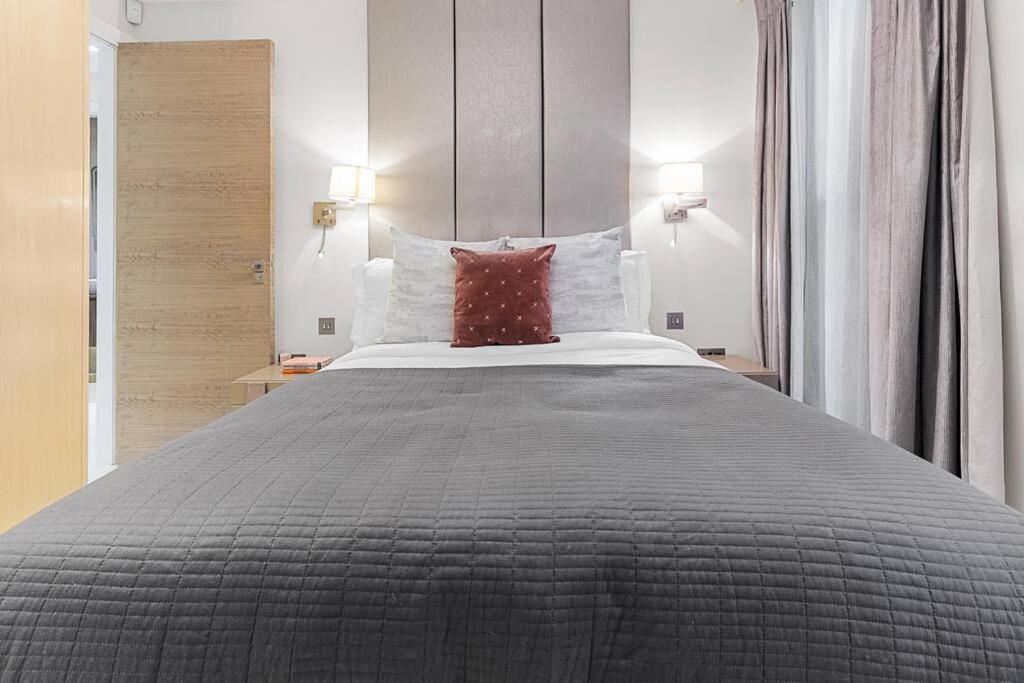 Apartment Stylish 2 Bed Split Level Flat *
