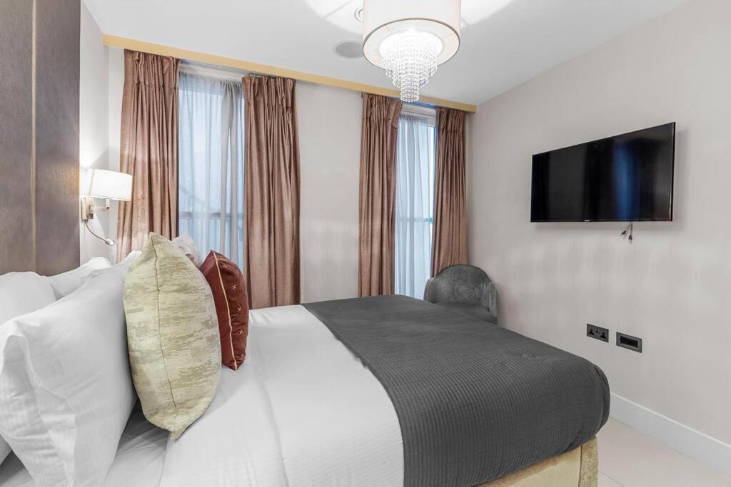 Apartment Stylish 2 Bed Split Level Flat London