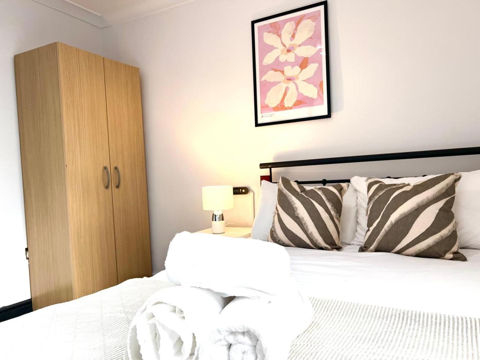 2 Bed Apartment- Camden Town Apartment London