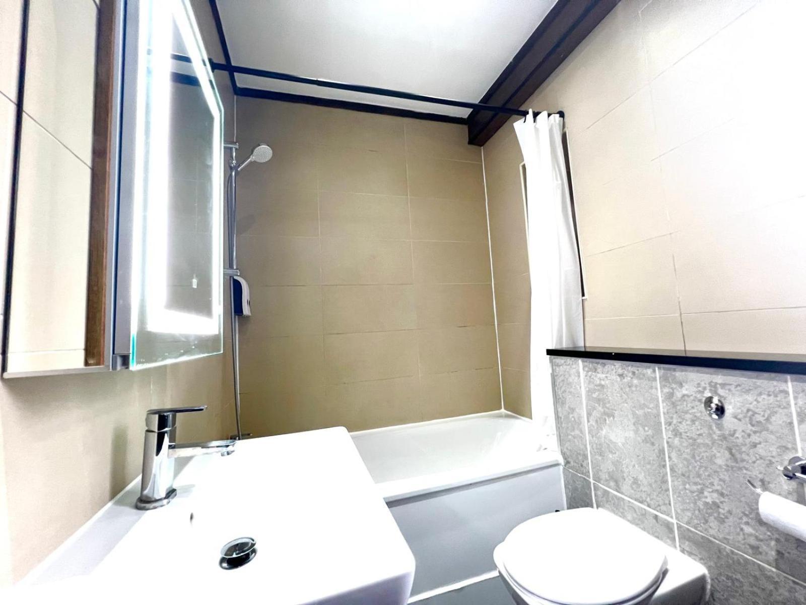 2 Bed Apartment- Camden Town Apartment London