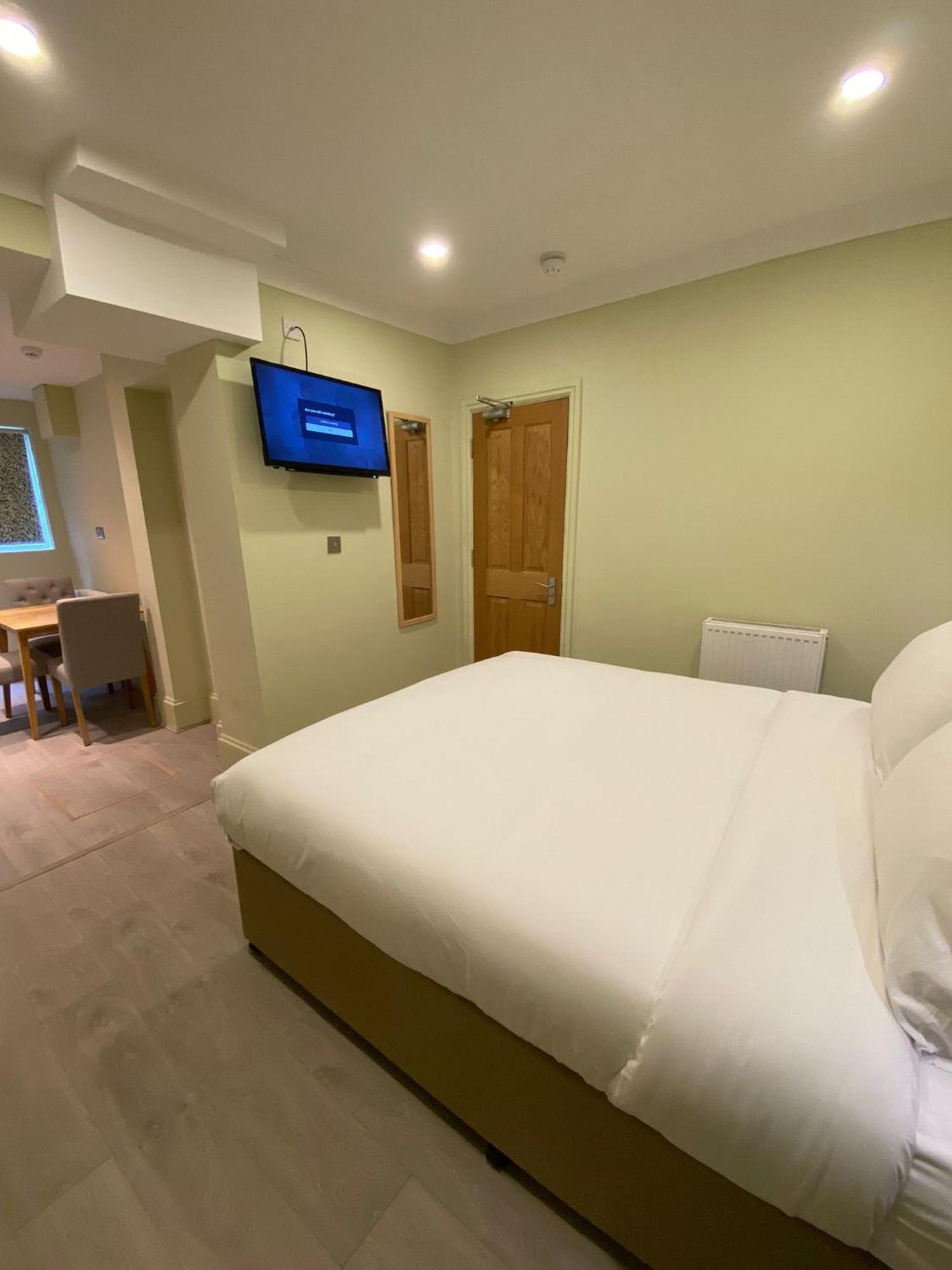 Charming With Garden Views Apartment *