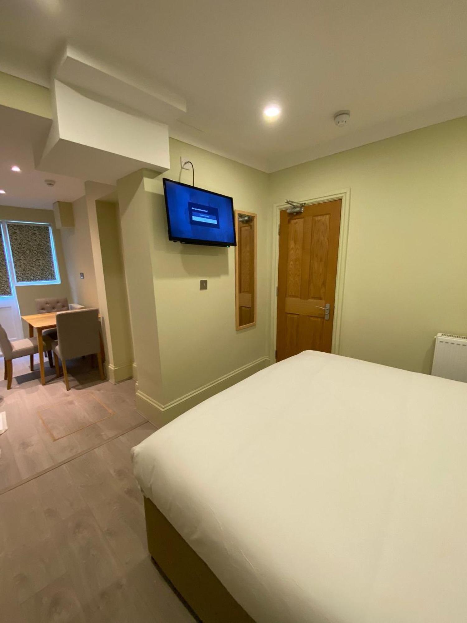 Charming With Garden Views Apartment *