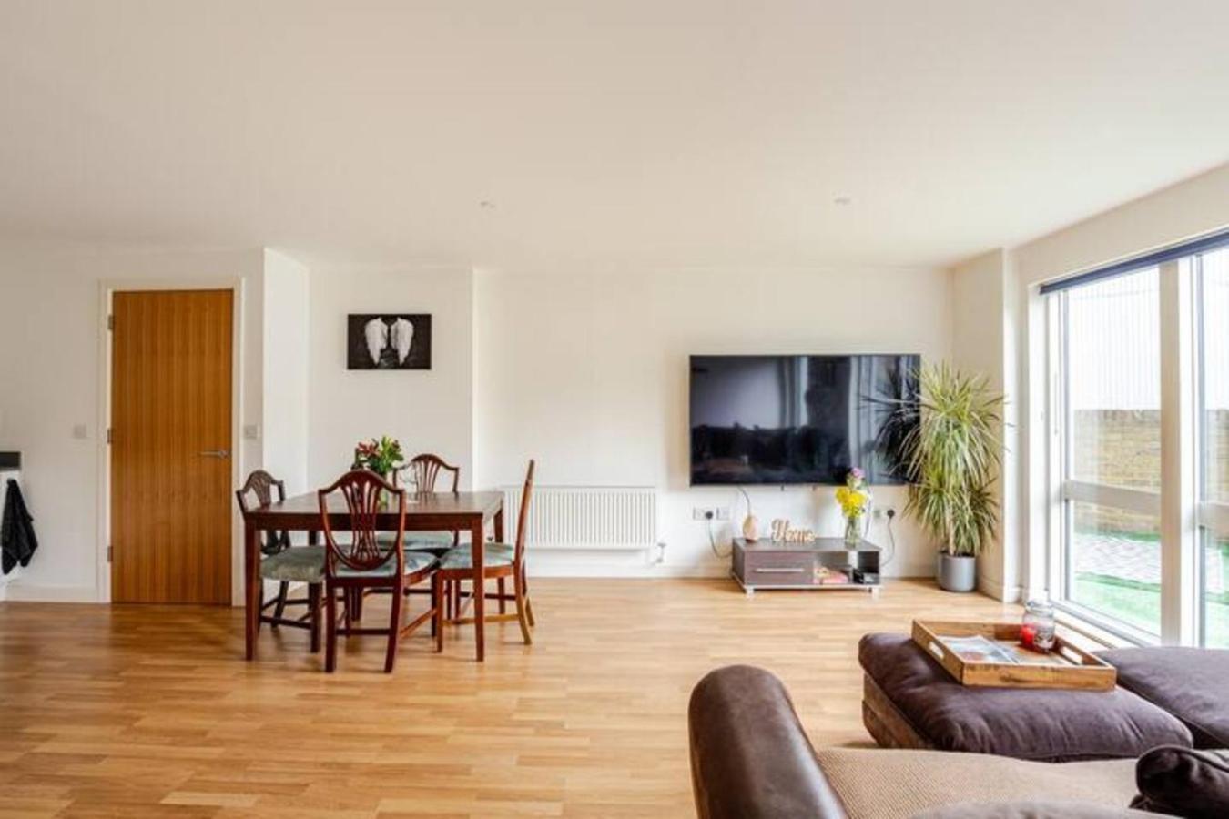 The Nest Of Forest Hill * London