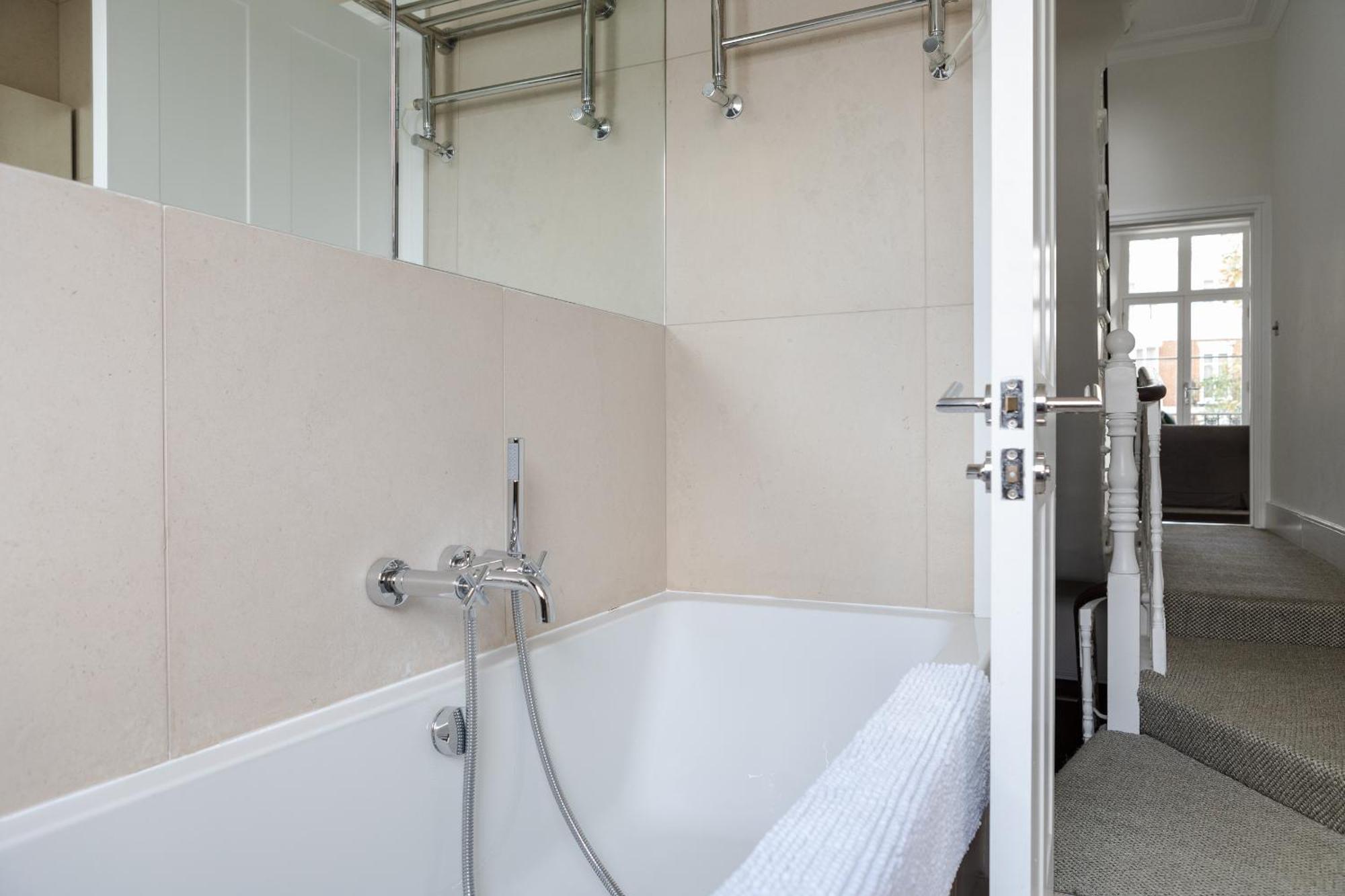 Apartment Number 53 - Stunning Maisonette With Parking In Kensington & Chelsea