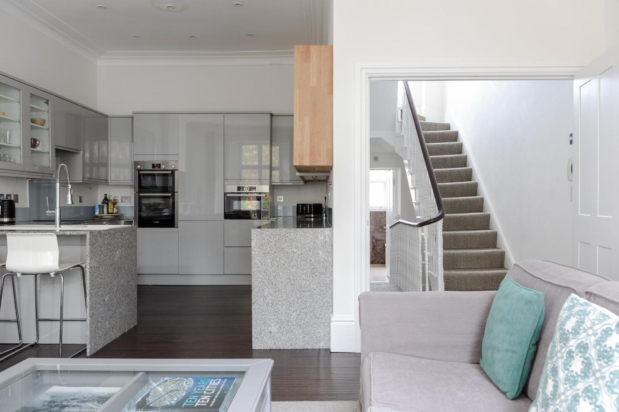 Number 53 - Stunning Maisonette With Parking In Kensington & Chelsea Apartment London