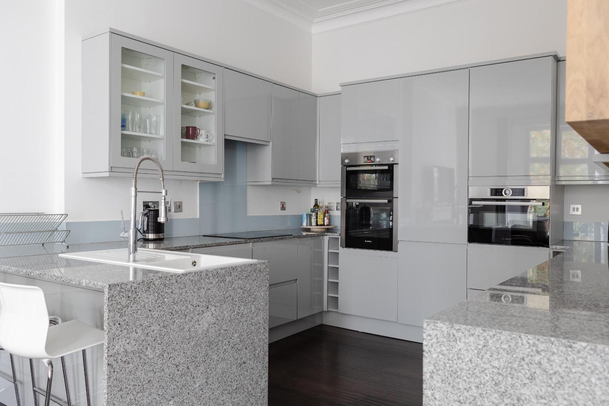 Apartment Number 53 - Stunning Maisonette With Parking In Kensington & Chelsea *