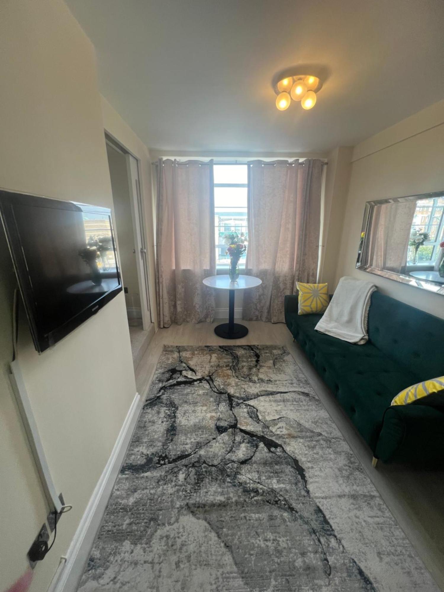 Beautiful One Bedroom Close To Harrods * London