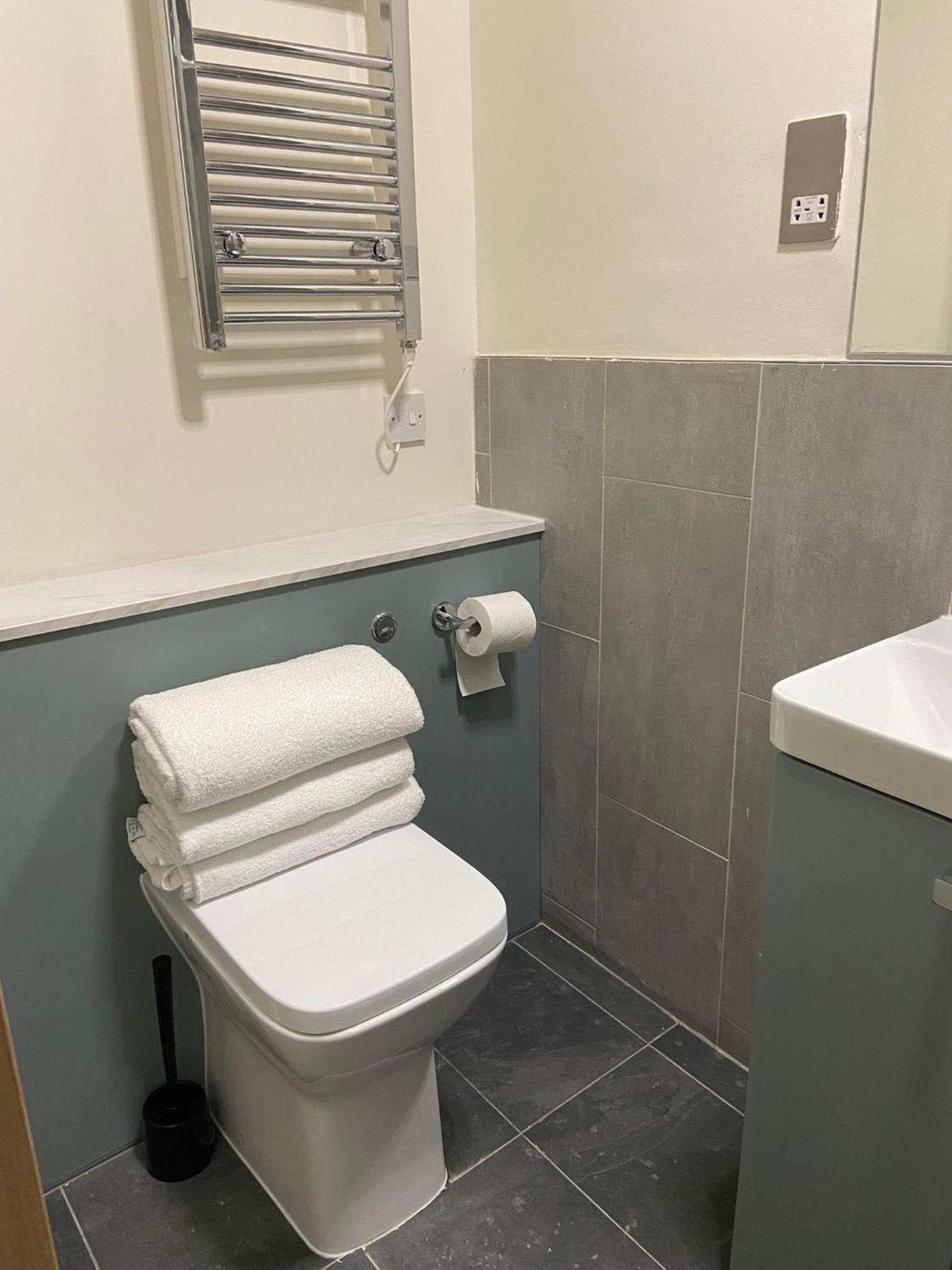 Charming With Garden Views * London