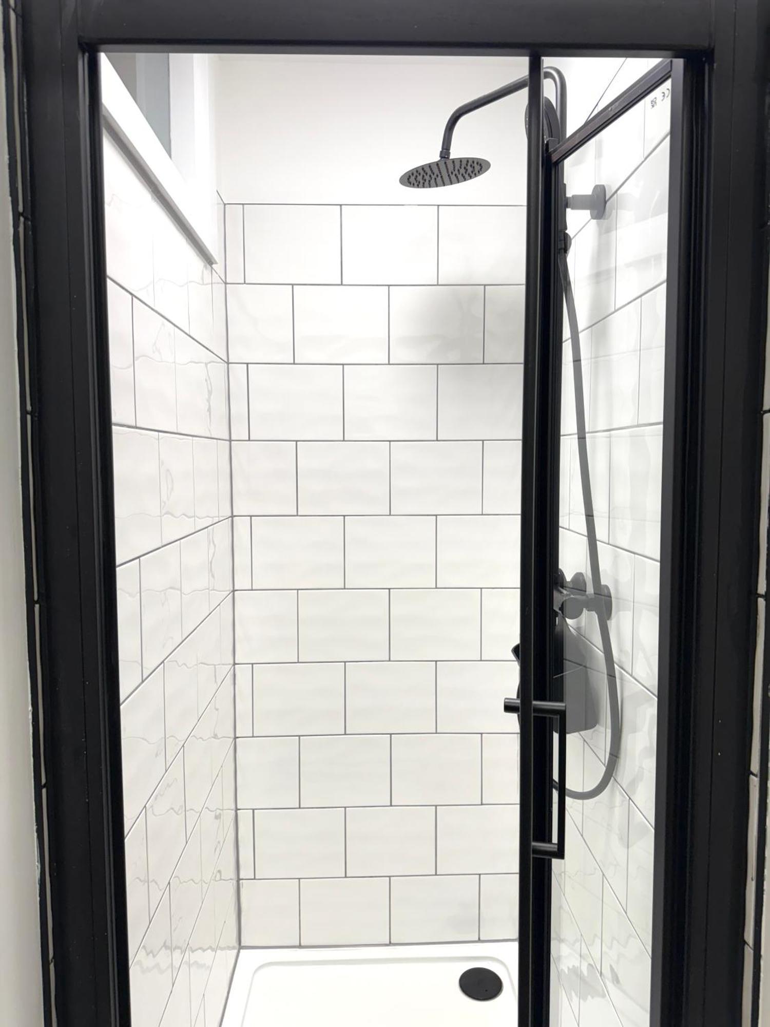 Beautiful En-suite By Hostara Homes Apartment London