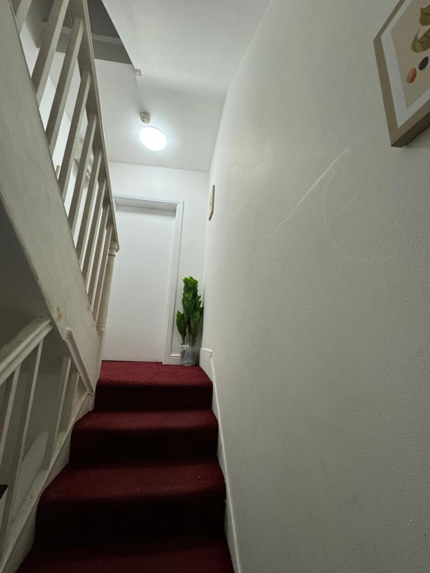 One Bedroom Flat Victoria * London