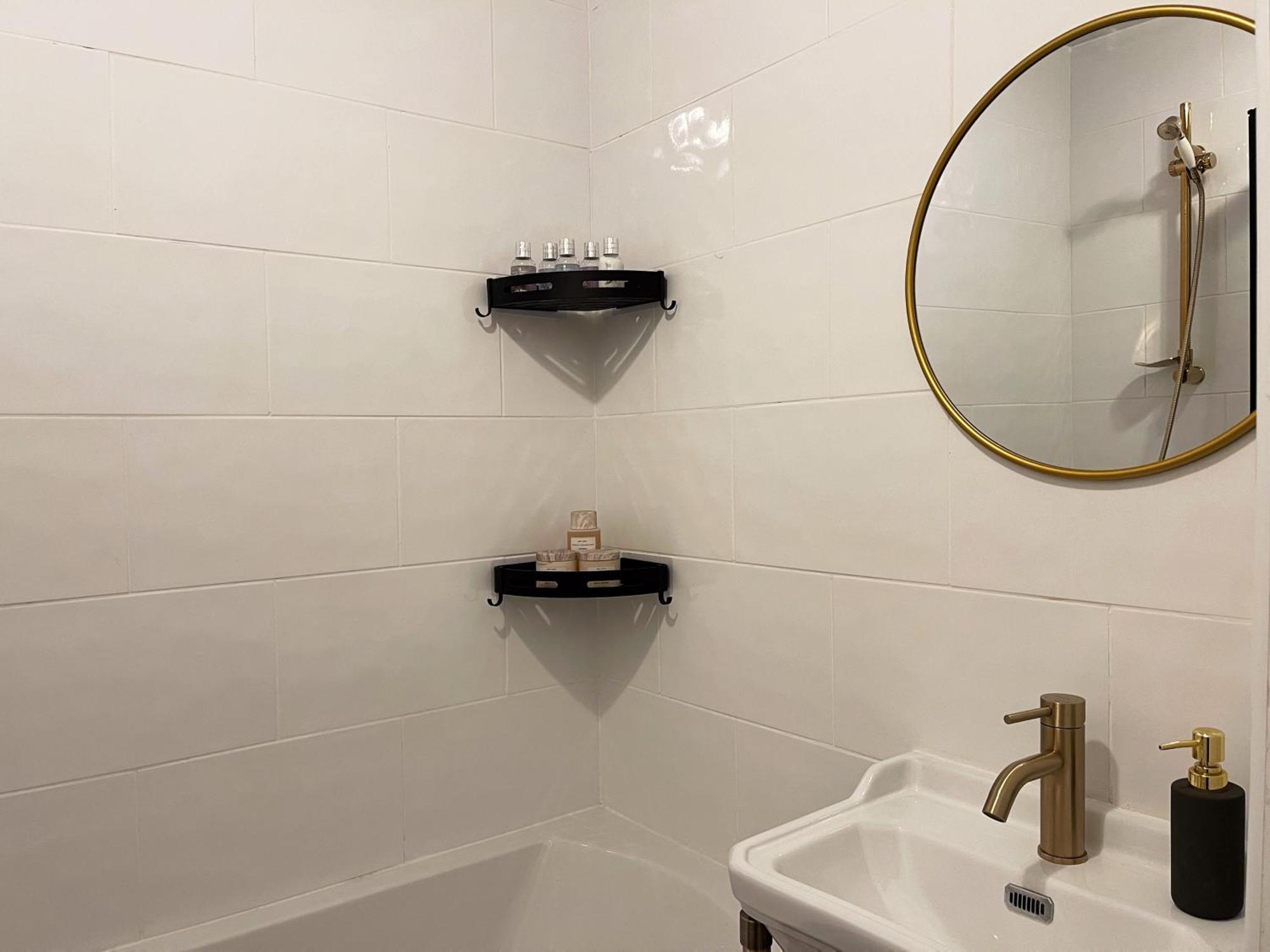 Harper's Place Near Kings Cross - 2 Double Beds, 1 Sofa Bed, Great Location, Ideal For Families Apartment London