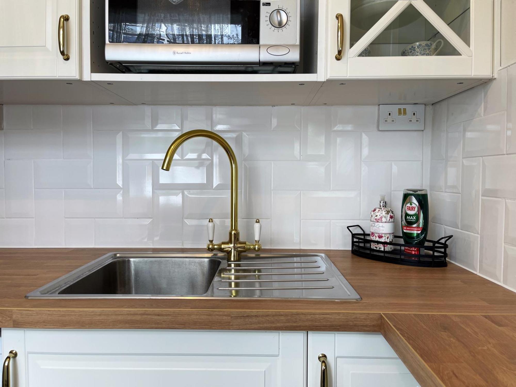 Harper's Place Near Kings Cross - 2 Double Beds, 1 Sofa Bed, Great Location, Ideal For Families
