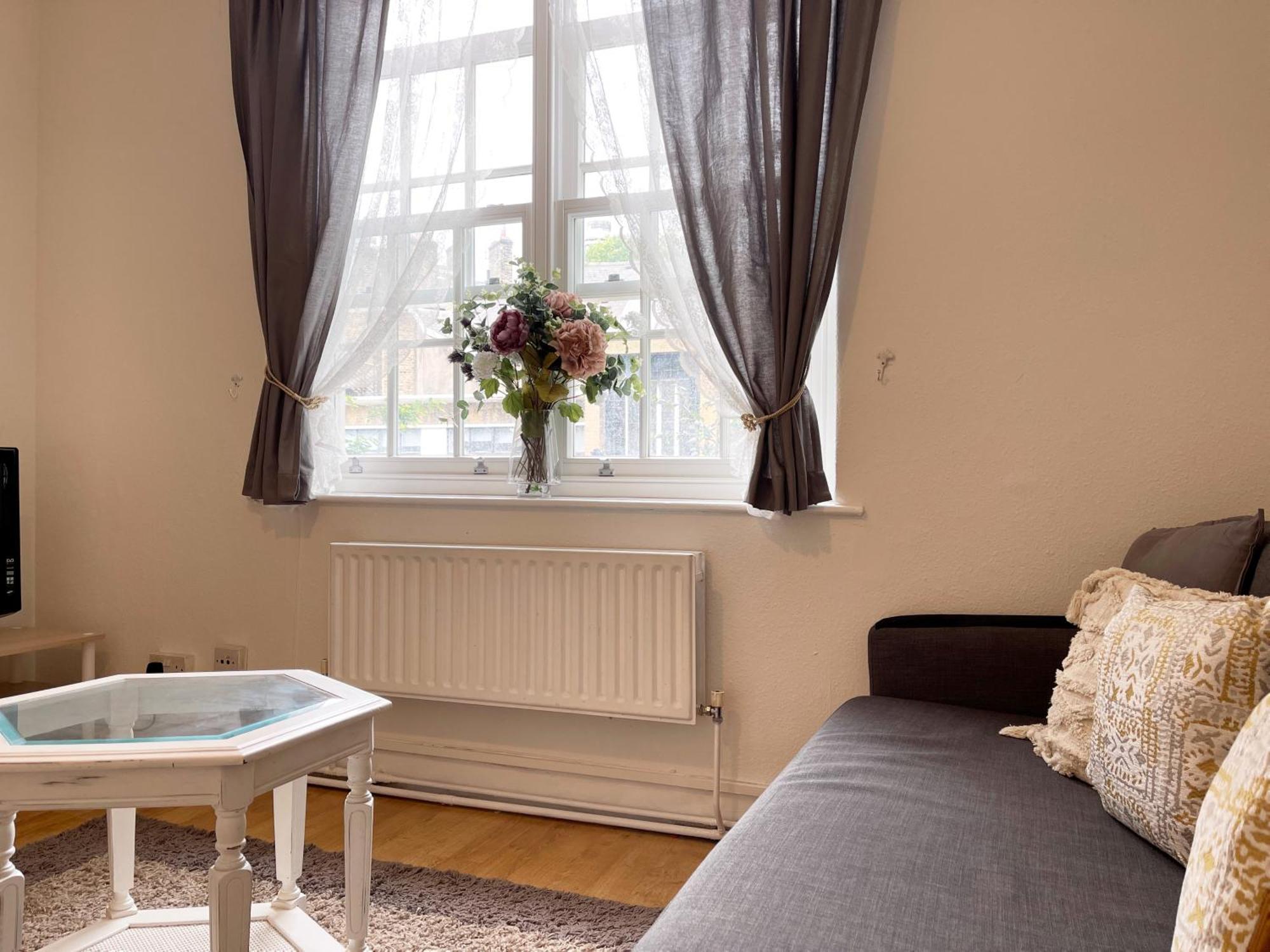 Harper's Place Near Kings Cross - 2 Double Beds, 1 Sofa Bed, Great Location, Ideal For Families *