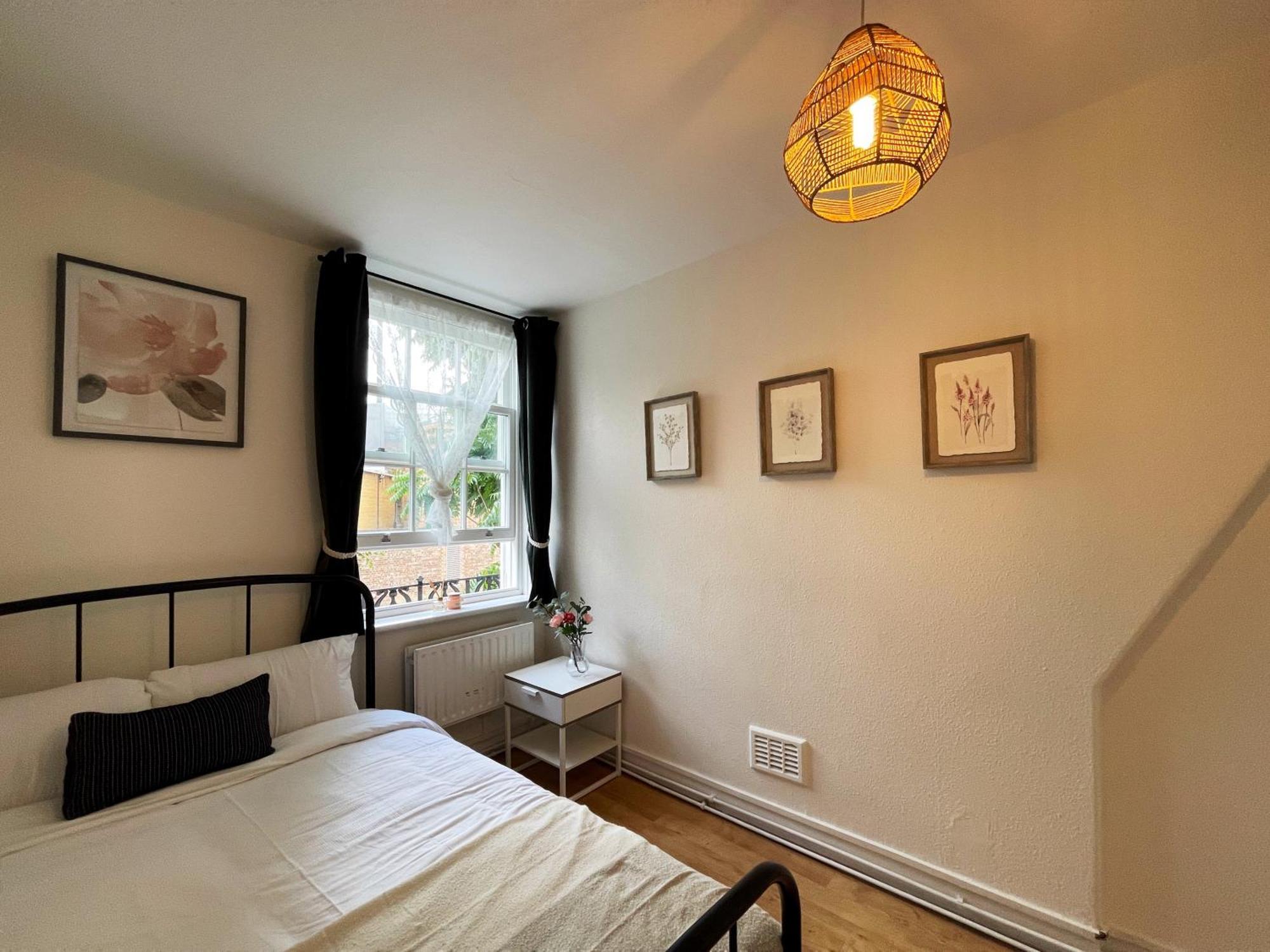 Harper's Place Near Kings Cross - 2 Double Beds, 1 Sofa Bed, Great Location, Ideal For Families London