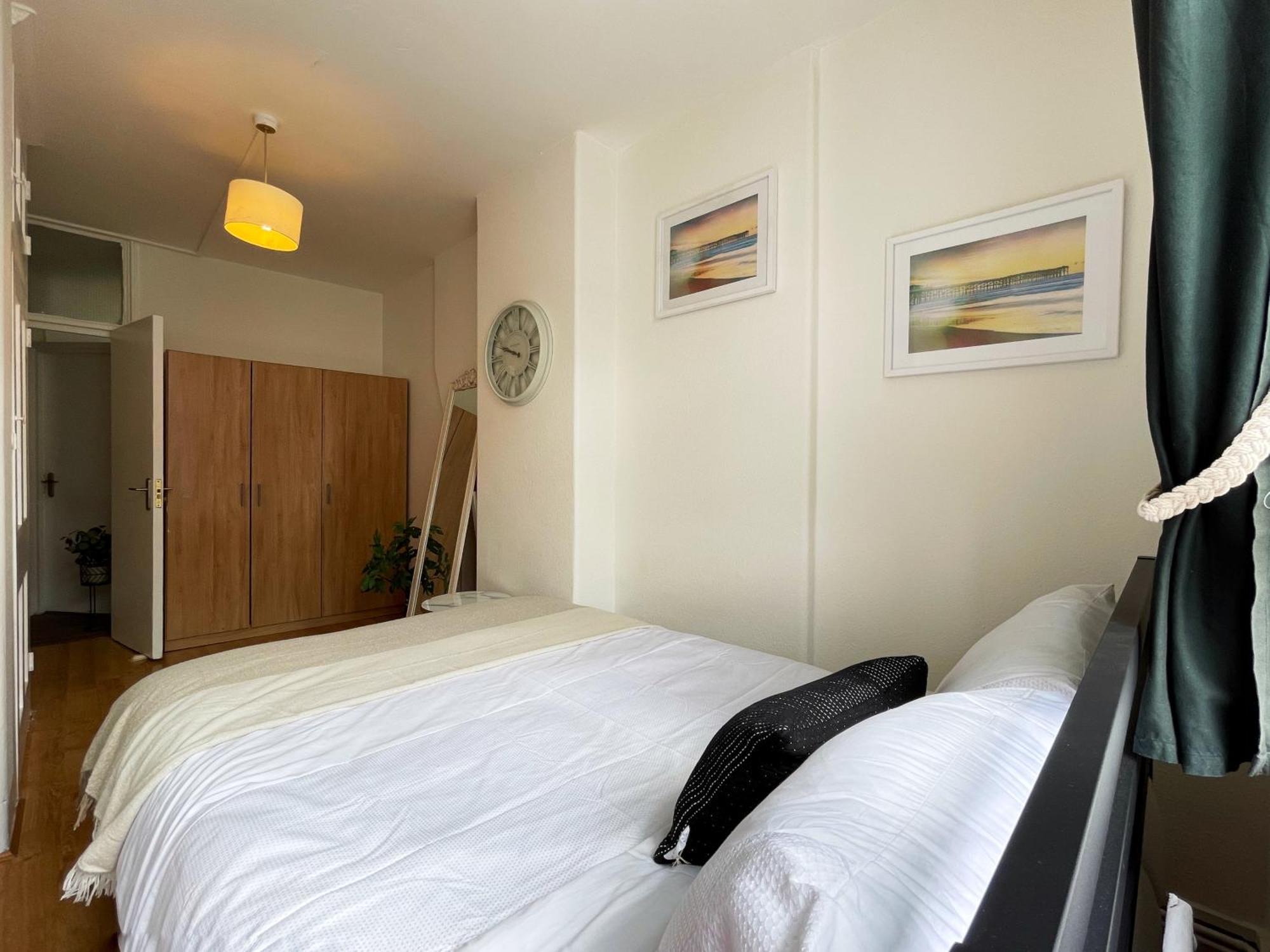 Harper's Place Near Kings Cross - 2 Double Beds, 1 Sofa Bed, Great Location, Ideal For Families * London