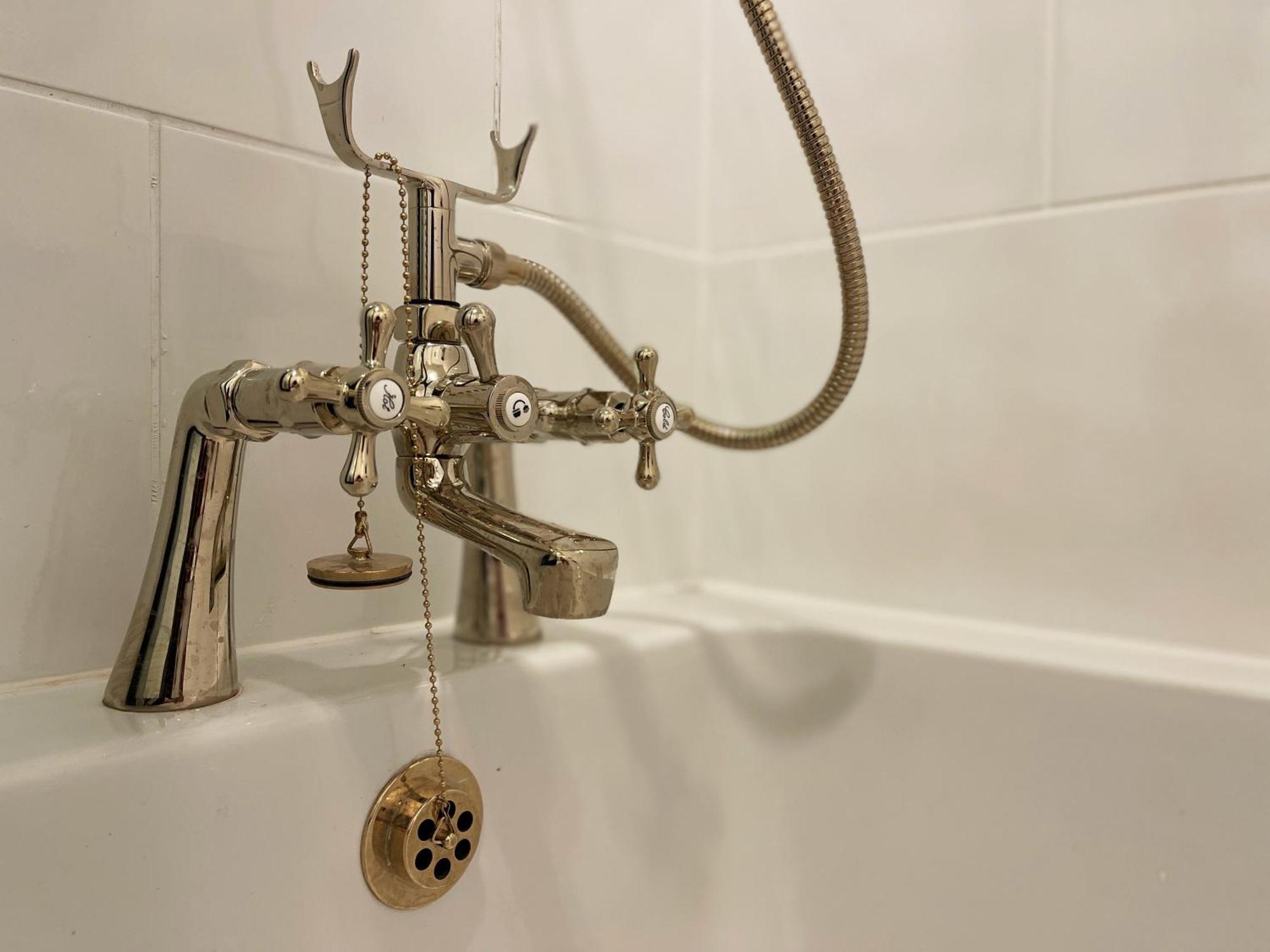 Harper's Place Near Kings Cross - 2 Double Beds, 1 Sofa Bed, Great Location, Ideal For Families * London